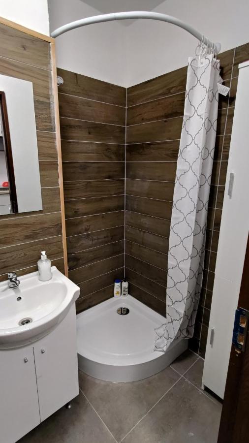 Apartament Garsoniera 30Mp Chrysflatty1 - Free Netflix Arad Zewnętrze zdjęcie